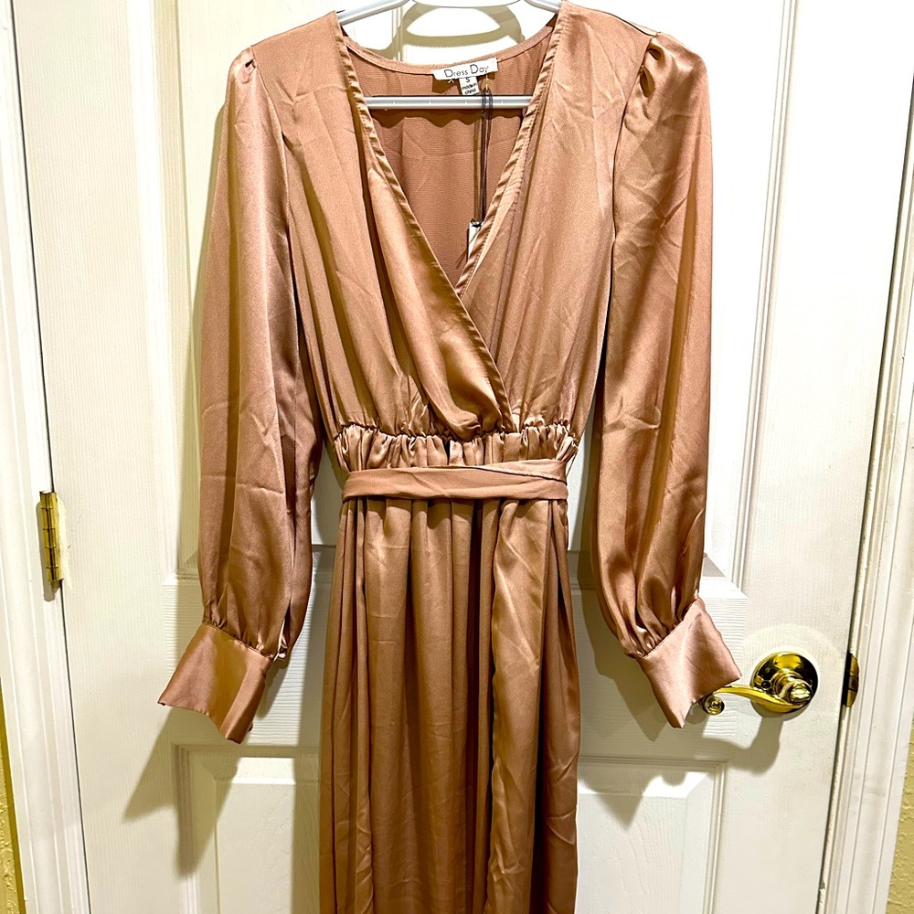 NWT Dress Day size small Floor length dress.